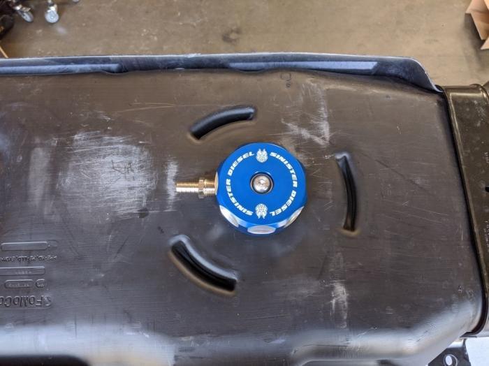 Hot Deal: Universal Sinister Diesel Fuel Tank Sump Kit for All Aftermarket Lift Pump Trucks (SD-UFS-02-20)